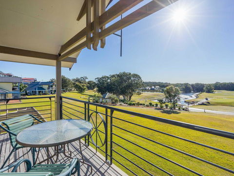 Condo 108 @ Horizons Resort & Golf, Stunning Course + Lake Views - Accommodation QLD 0