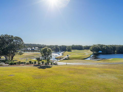 Condo 108 @ Horizons Resort & Golf, Stunning Course + Lake Views - Accommodation QLD 3