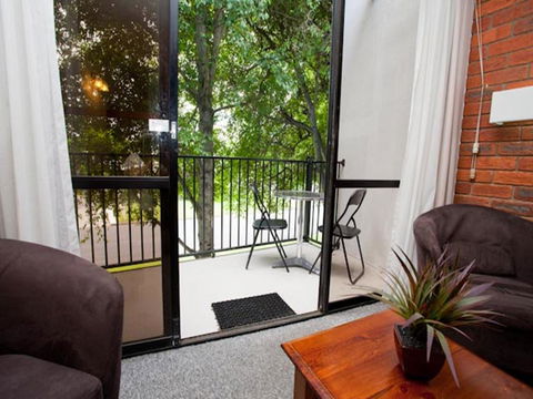 Connells Motel & Serviced Apartments - Accommodation QLD 0