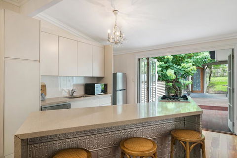 Contemporary Cottage In Perfect Lifestyle Address - Accommodation QLD 2