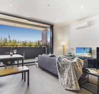 Convenient city apartment with resort-style extras - Accommodation QLD