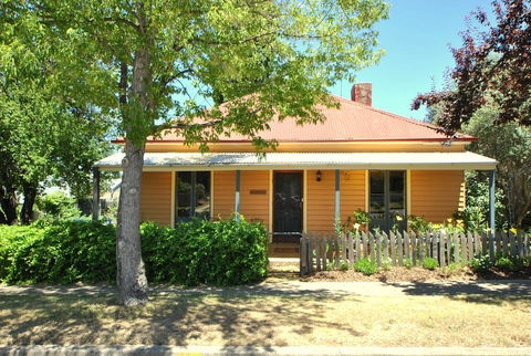 Cooma Cottage - Accommodation QLD 0