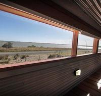 Coorong Aurora - breathtaking waterfront escape - Accommodation QLD