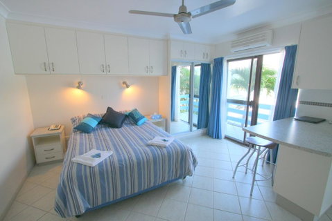 Coral Point Lodge - Accommodation QLD 1