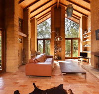 Corymbia Cottage - unique quirky private a guest favourite - Accommodation QLD