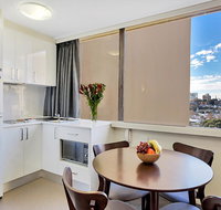 Cosmopolitan apartment at College St - Accommodation QLD