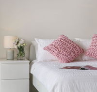 Cosy 3BR Penthouse close to Westfield and Train - Accommodation QLD