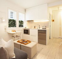 Cosy Flat in Art Deco Building Minutes From City - Accommodation QLD