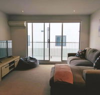Cosy Modern Apartment in Brunswick - Accommodation QLD