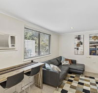 Cosy Studio Apartment Seconds From Manly Beach - Accommodation QLD