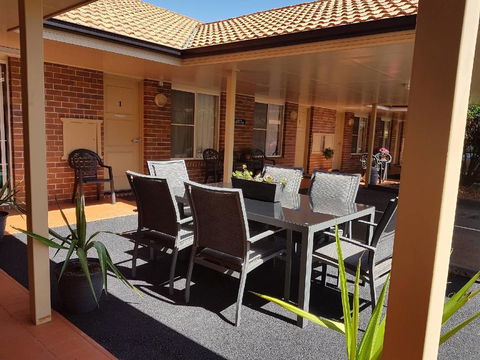 Cotswold Motor Inn - Accommodation QLD 2