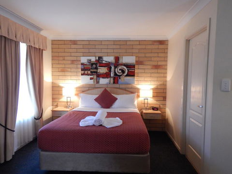 Cotswold Motor Inn - Accommodation QLD 1