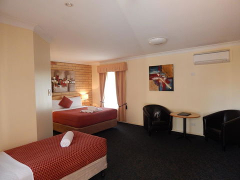 Cotswold Motor Inn - Accommodation QLD 0