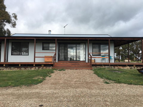 Country Cabin With Mountain Views Close To Ballarat - Accommodation QLD 1