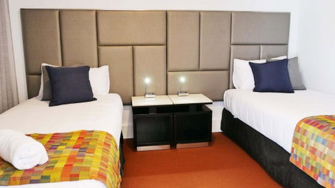 Country Capital Motel - Accommodation QLD 1