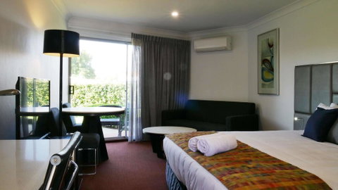 Country Capital Motel - Accommodation QLD 2
