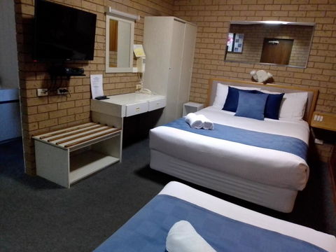 Country Home Motor Inn - Accommodation QLD 1