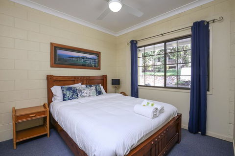 Country Lodge Motel - Accommodation QLD 1
