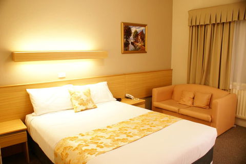 Country Lodge Motor Inn - Accommodation QLD 2