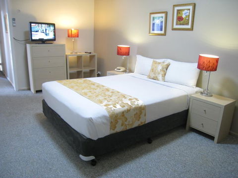 Country Lodge Motor Inn - Accommodation QLD 3