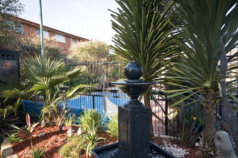 Country Plaza Motel - Accommodation QLD 2