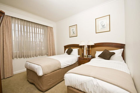 Country Plaza Motel - Accommodation QLD 3