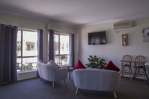Country Roads Motor Inn - Accommodation QLD 3
