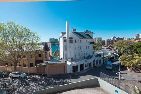 Couple's Gateway In Sunny Elizabeth Bay - Accommodation QLD 3