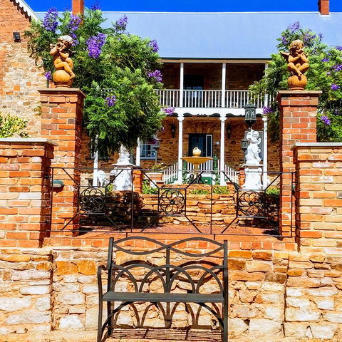 Courtyard Faversham House - Accommodation QLD 3