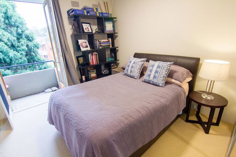Cozy One Bedroom Apartment In Waverton - Accommodation QLD 1