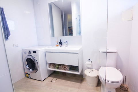 Cozy One Bedroom Apartment In Waverton - Accommodation QLD 2