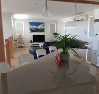 Cozzys Condo Luxury Beach House - Accommodation QLD