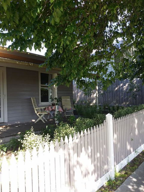 Cream Cottage - Accommodation QLD 3