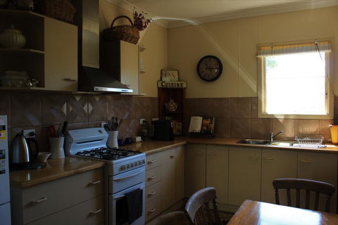 Cream Cottage - Accommodation QLD 0