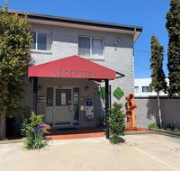 Crest Motor Inn - Accommodation QLD