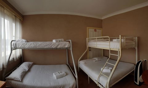 Cringila Hotel - Accommodation QLD 1