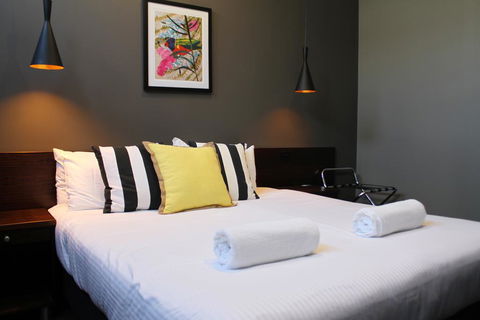 Criterion Hotel Sale - Accommodation QLD 3