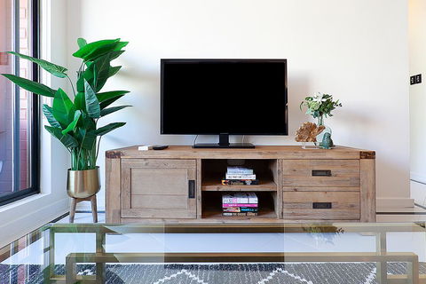 CROWN JEWEL - Hosted By: L'Abode Accommodation - Accommodation QLD 3