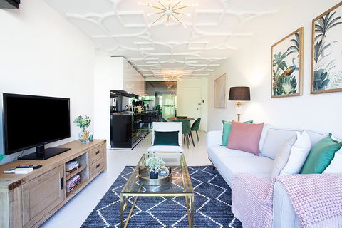 CROWN JEWEL - Hosted By: L'Abode Accommodation - Accommodation QLD 0