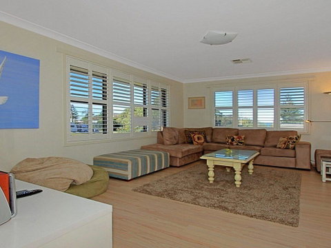 Culburra Getaway - Close To Beach And Lake - Accommodation QLD 1
