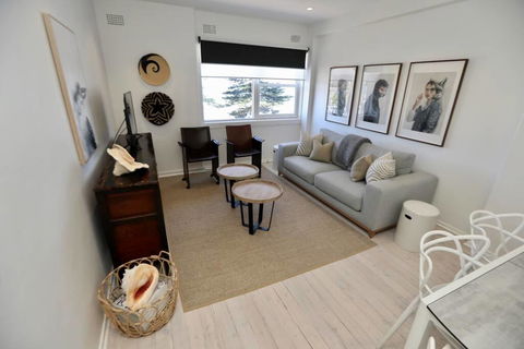D'Luxe Designer Den Bondi-Ocean View Apartment - Accommodation QLD 3