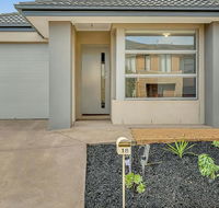 Daisy Villa - close to Mel Airport  Hume Highway -Comfort - Accommodation QLD