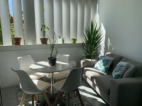 Darlinghurst Spacious Apartment With Balcony And Pool With Harbour Views - Accommodation QLD 2