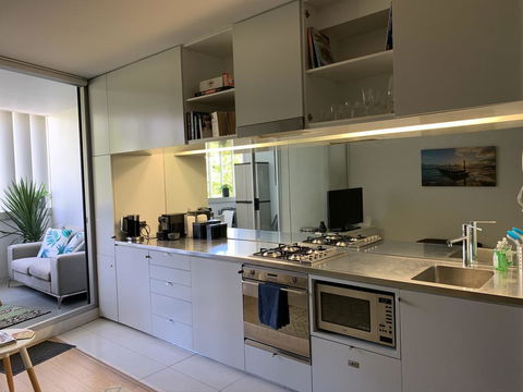 Darlinghurst Spacious Apartment With Balcony And Pool With Harbour Views - Accommodation QLD 1