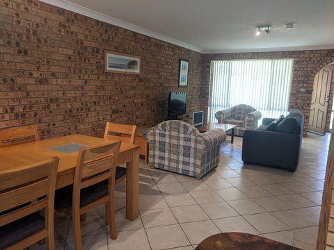 DAVIES STREET 3/14 MOLLYMOOK - Accommodation QLD 1