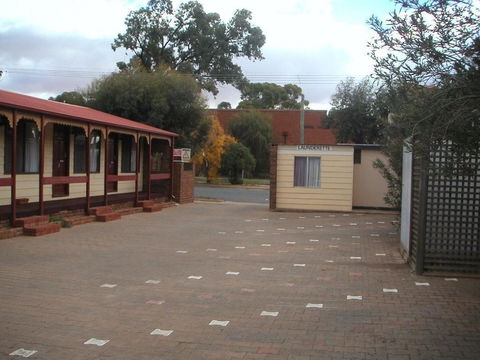 Daydream Motel And Apartments - Accommodation QLD 2