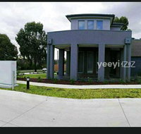 Decent new master room with private bathroom for one or two - Accommodation QLD