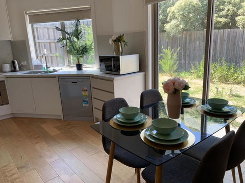 Delicate And Peaceful Bundoora Townhouse 11-R2 - Accommodation QLD 2