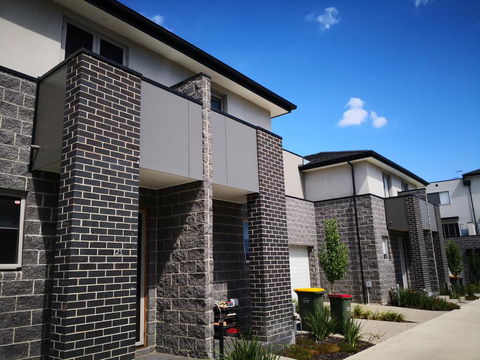 Delicate And Peaceful Bundoora Townhouse 20-R2 - Accommodation QLD 1