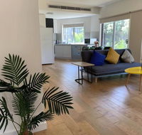 Delicate and Peaceful Bundoora Townhouse 20-R3 - Accommodation QLD